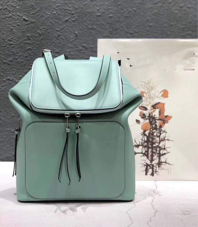 罗 小号26/33/13cm，买回来只试背...