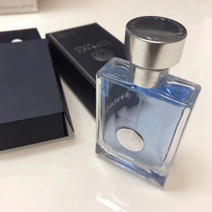 Versace范思哲同名香水100ml是一...