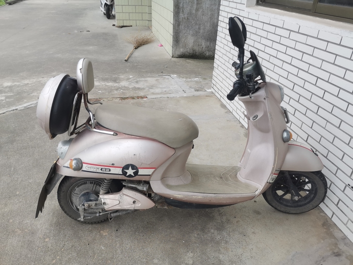 5层新 雅迪 小龟王 电动车 60v  目...