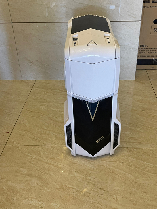 机箱 可以装ATX大板 成色一般