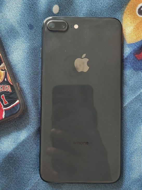 学生自用iPhone8p 国行64G 电池...