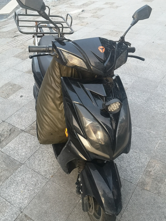 雅迪电动车是这锂换电改了控制器跑起来60....