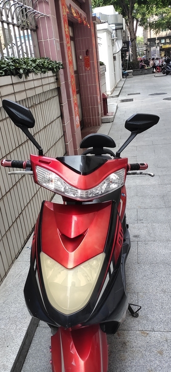 电动车低价出售..60付12安。骑35公里...
