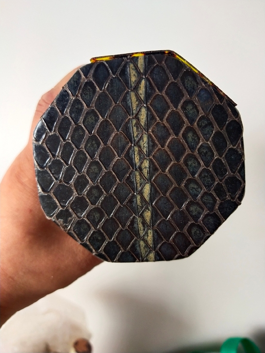 老曲胡筒，据说是红木的，有分量，具体木质行...