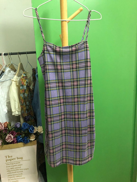 紫色格子裙一条