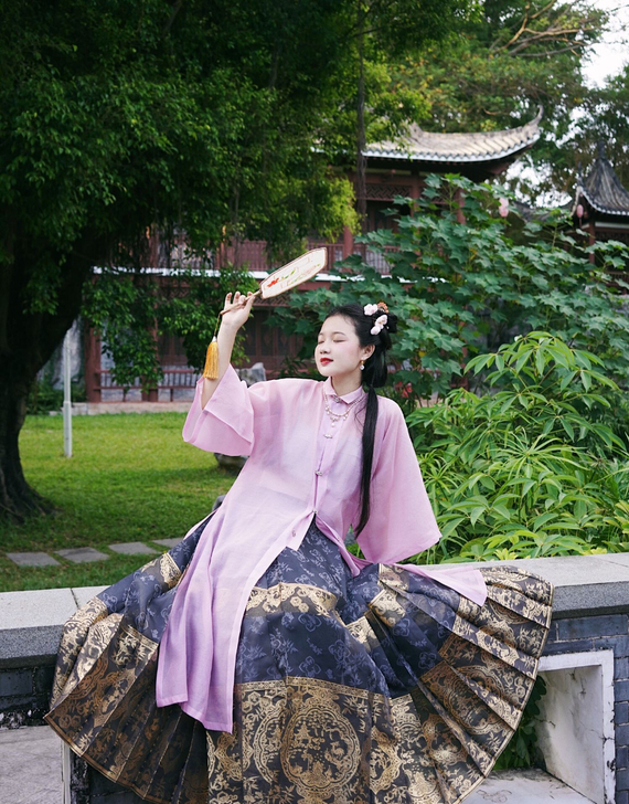 鸾羽家 鹤鹿同春 织金纱马面明制汉服  白...