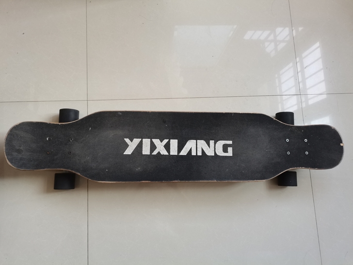 运动滑板七成新，总共还没用过30次，原价1...