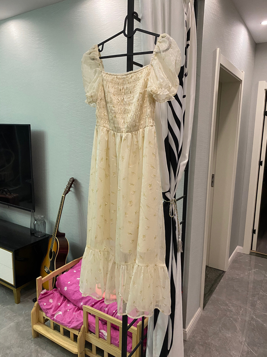 Mi^2仿真丝泡泡袖连衣裙，全新L码，松紧...