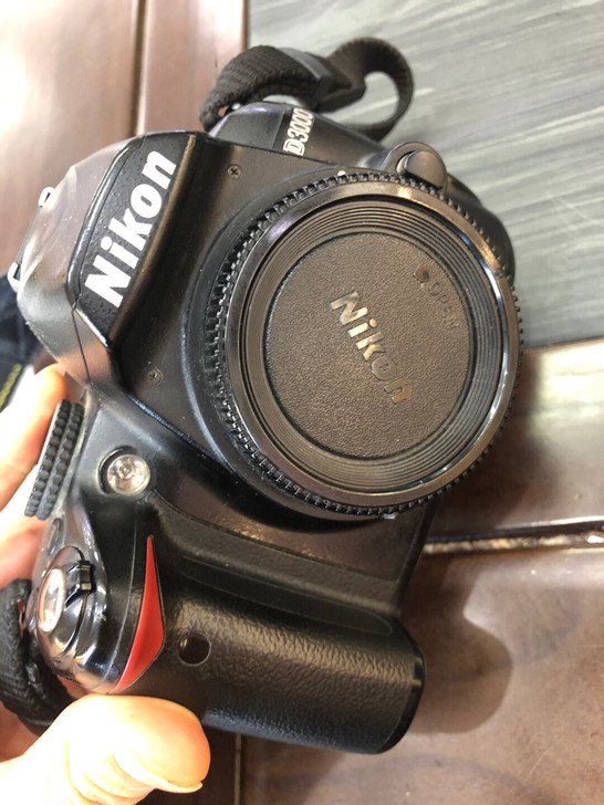 尼康D3000，机身拍摄实物，无暗伤，一切...