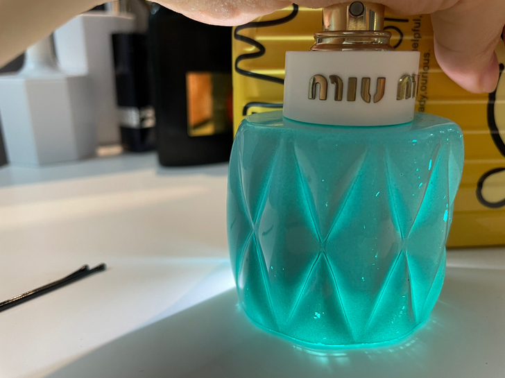 Miu Miu香水30ml，余量如图。保真...