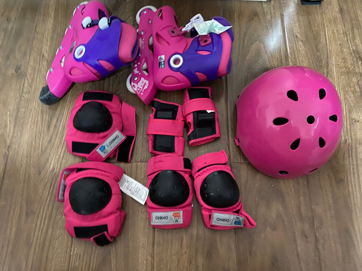 迪卡侬实体店购入轮滑鞋及全套护具，孩子用过...