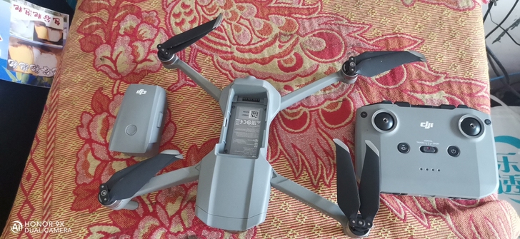 大疆air2急用钱出了。单电，一充，一卡，...