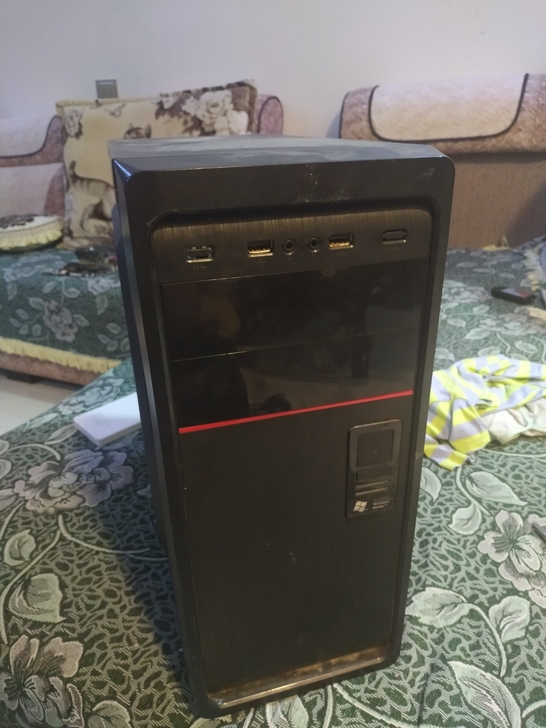 电脑机箱，外观完好，68包邮，售出不退