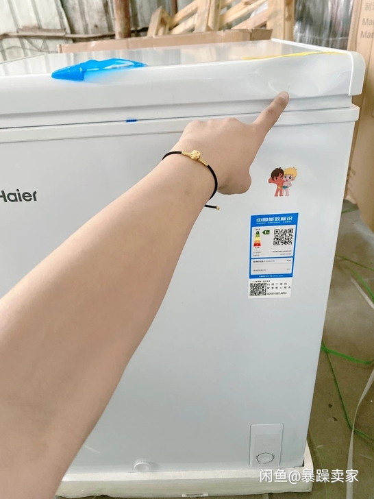 冰柜买的时候400，盖上有点凹陷但不影响使...