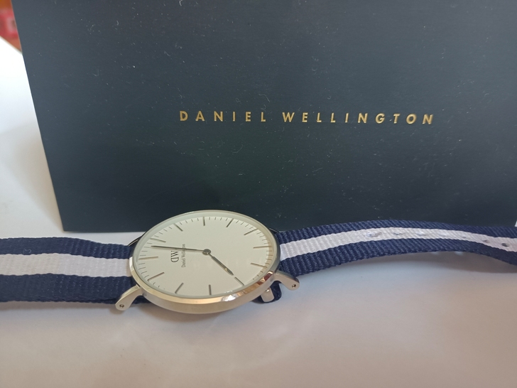 正品DW手表，上半年官网购入，发现不是经常...