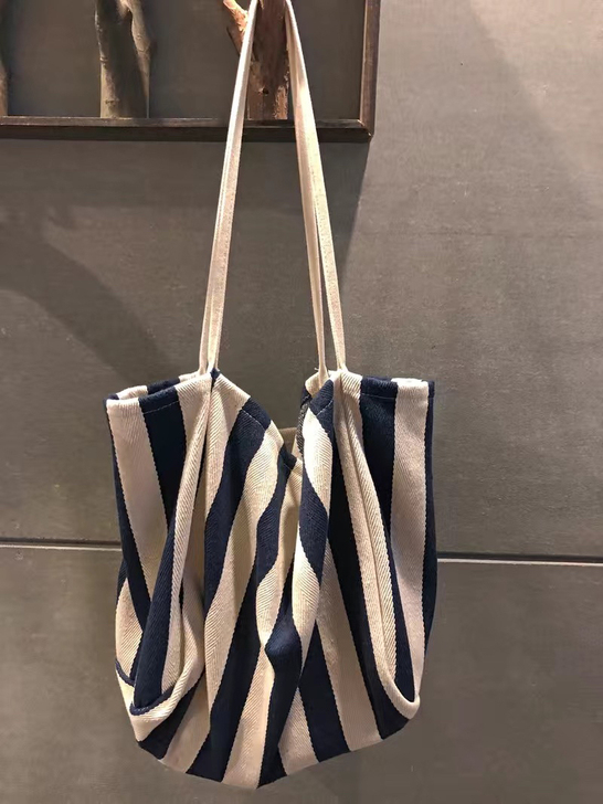 哈哈哈 本人现在换风格了 所以闲置了一个帆...