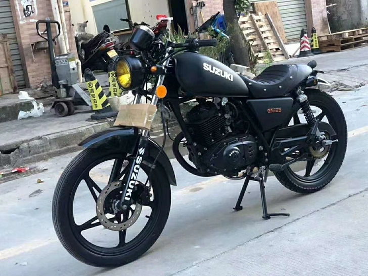 铃木复古街车125C 整车原装九成多新，车...