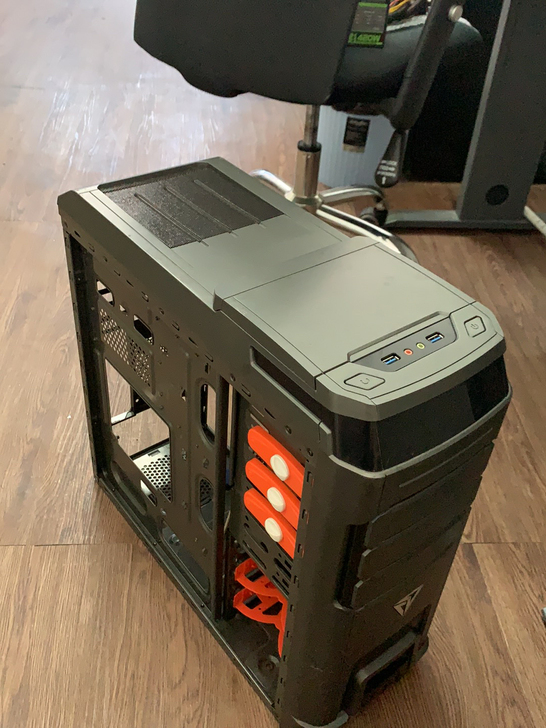 台式机箱 自用机箱，已清玩灰，硬盘位多爆，...