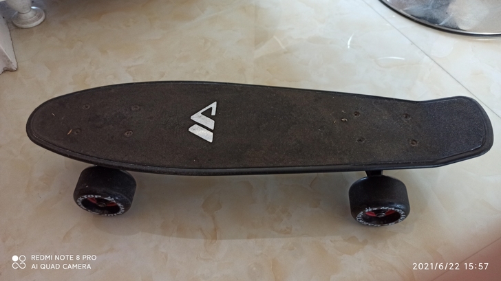 滑板小鱼板刷街代步