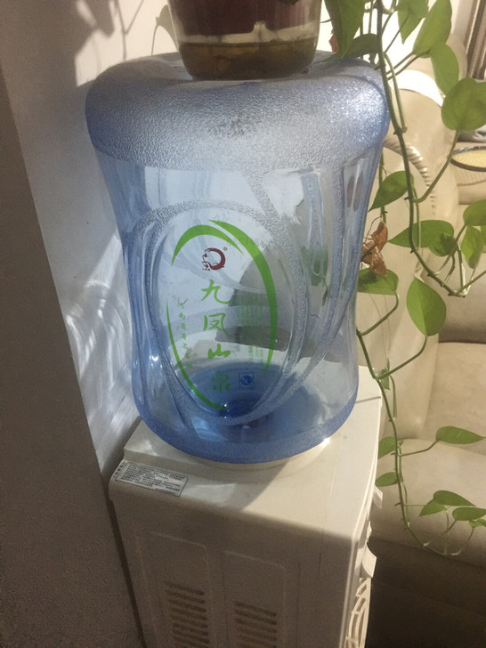 桶装水水桶，几乎全新，有收的吗？