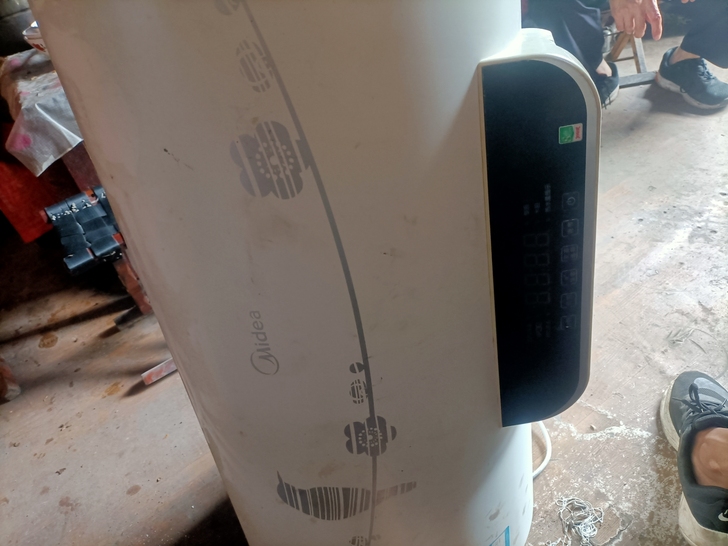 美的热水器闲置出售  正常使用 因 公司奖...