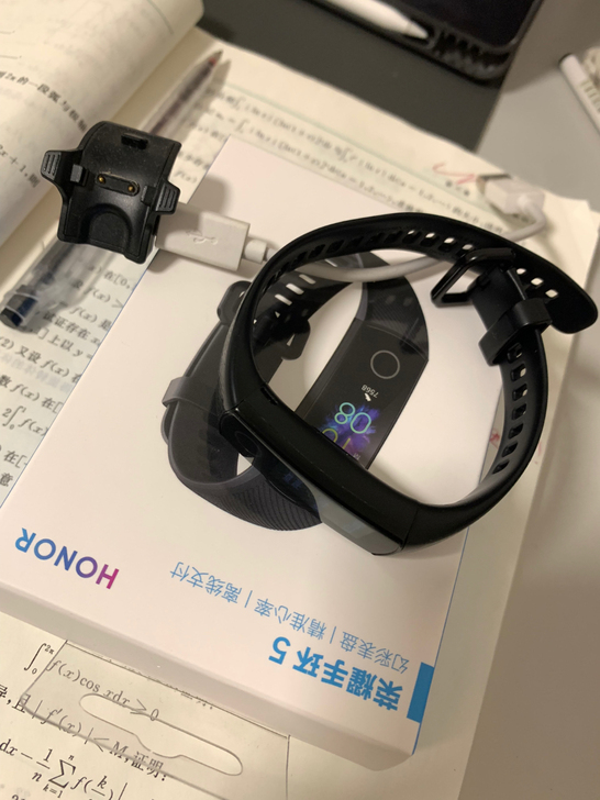 品牌型号  荣耀手环5
