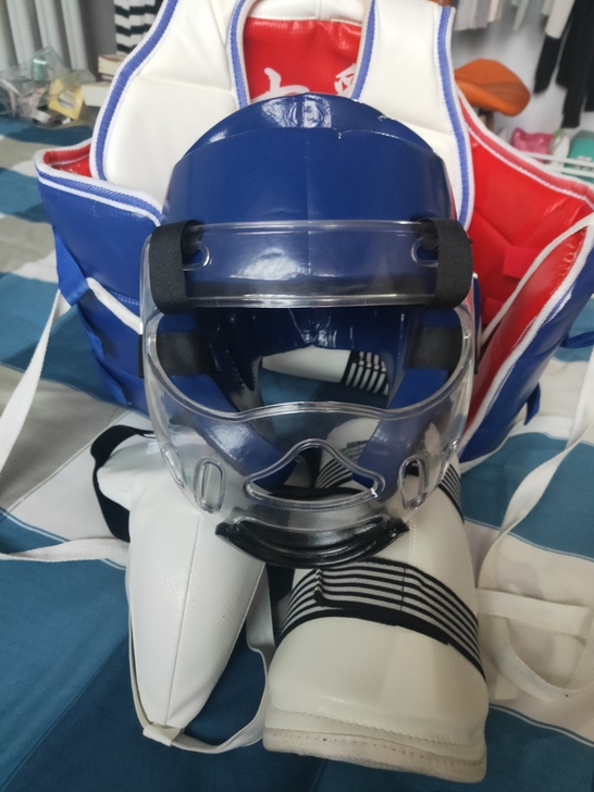 跆拳道护具整套  当初花了260元买的  ...