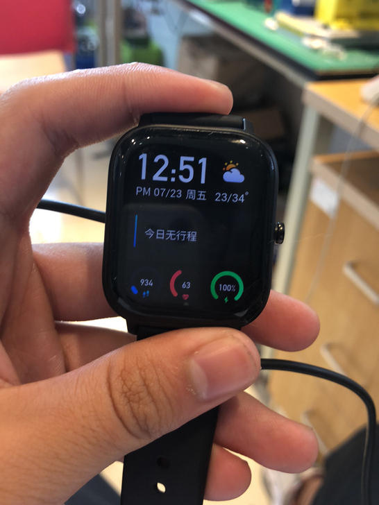 华米gts一代，自用的成色一般，表带磨损严...