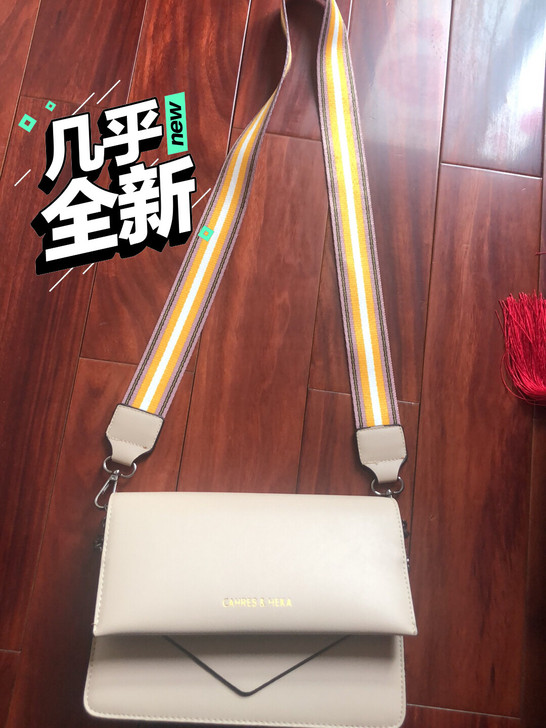 斜挎单肩包，双层隔断，中间带拉锁，可单肩可...