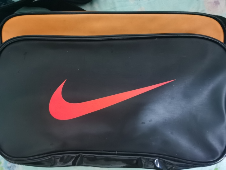 Nike 单肩包