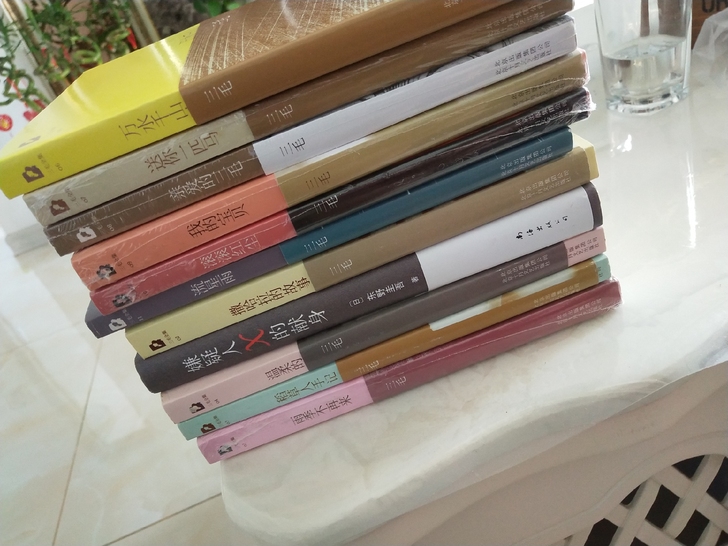 著名女作者三毛全集，后面2本赠送