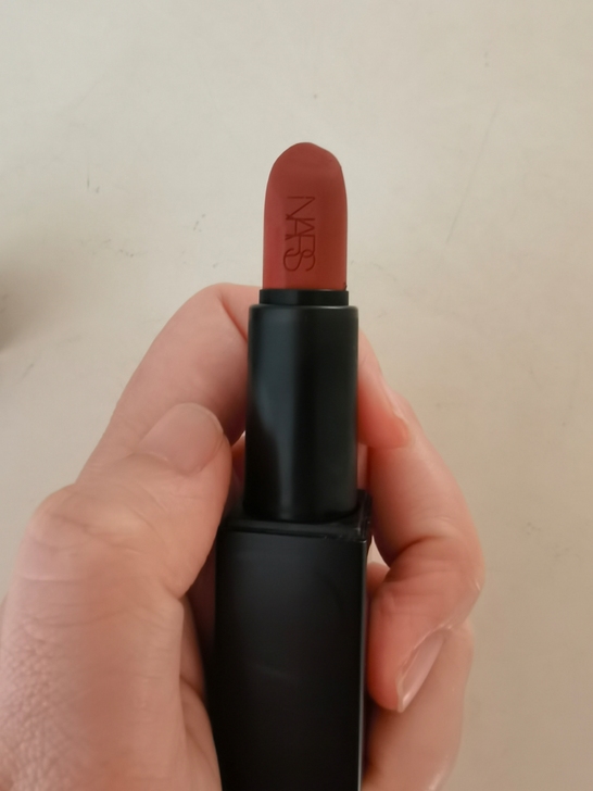 纳斯mona口红,余量如图,涂了几次觉得颜...