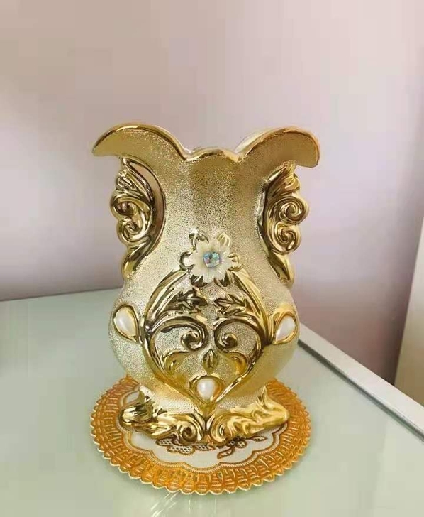 公司倒闭,摆件特价处理。欧式陶瓷台面花瓶客...