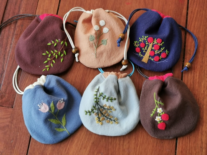 小收纳袋，亚麻+手工刺绣，紧致实用。每只5...
