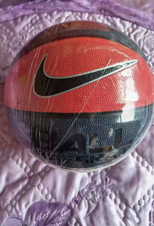 篮球.闲置一个耐克篮球,一次没用过,成色全...