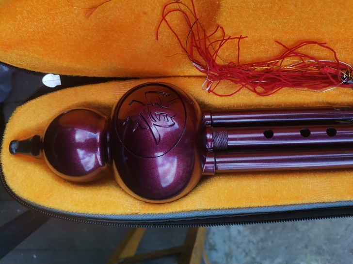 转卖二手葫芦丝，包运费，就学过一个月之后就...