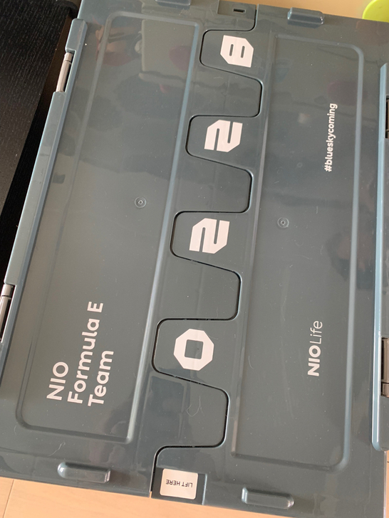 全新蔚来折叠收纳箱 贴纸贴掉了 都没搬下楼...