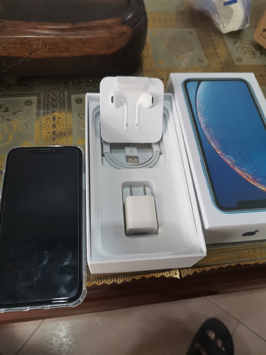 苹果原装充电器。闲置用不上，充电器都有独立...