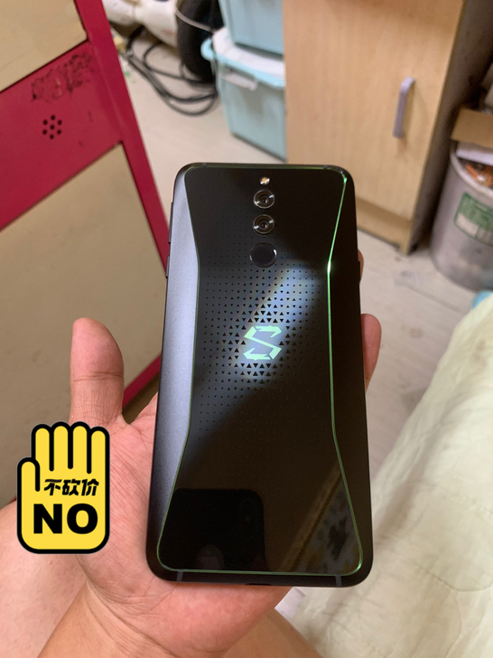 黑鲨游戏手机helo8加128g成色99新。