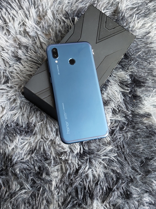 荣耀play 6+64 95新 麒麟970...