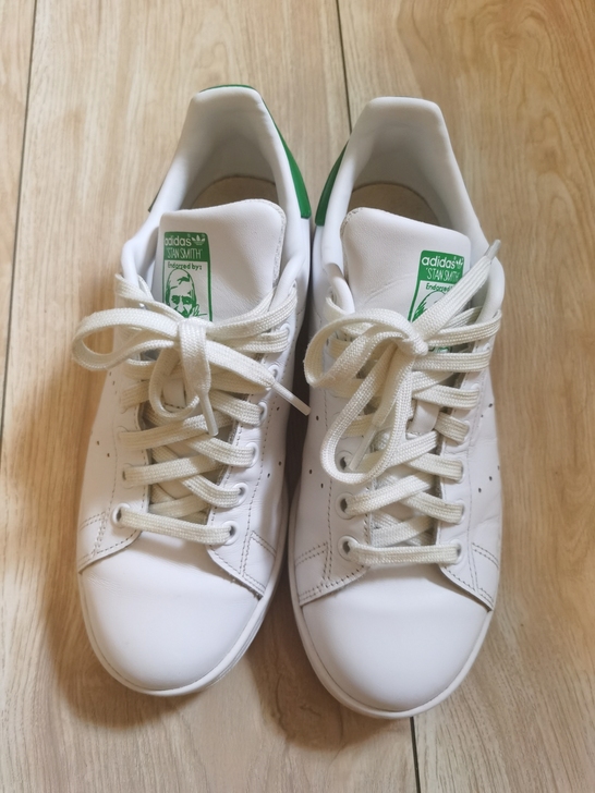 阿迪达斯三叶草运动鞋，38码，日本入。