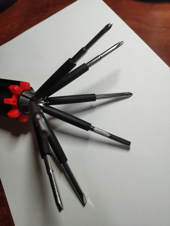 闲置，多功能螺丝刀，有7个，比较方便携带的...