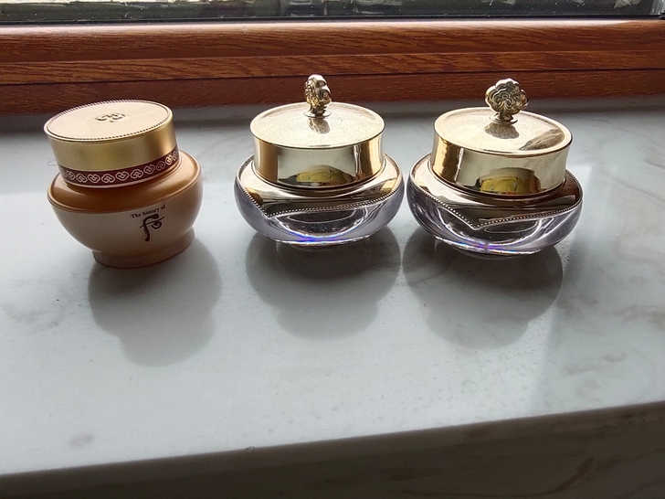 后套盒拆的，旗舰店买的，不是赠品，眼霜，秘...