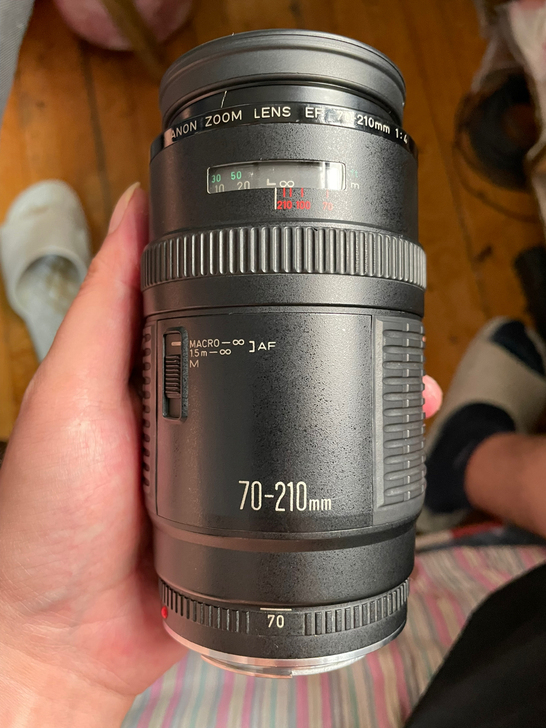 佳能70-210 F4单反相机镜头。