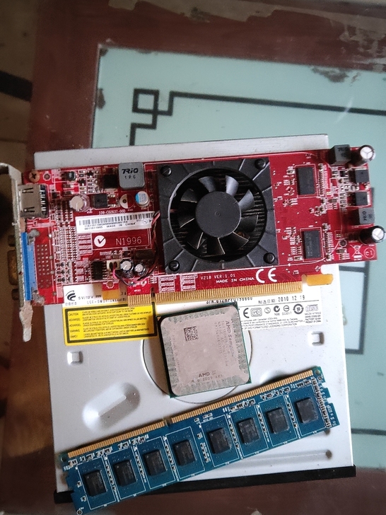 电脑2g内存ddr3不知名显卡CPU还有光...