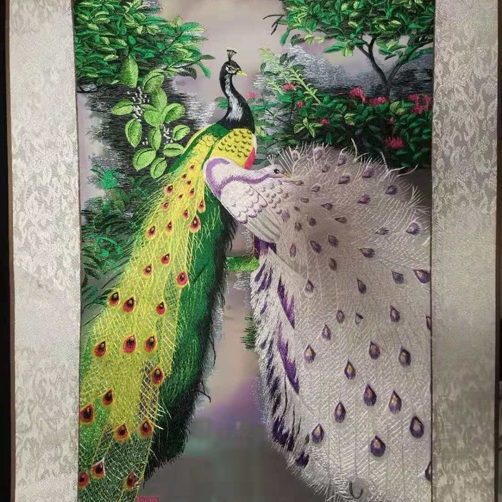 孔雀吉祥亚麻刺绣画，高77.5