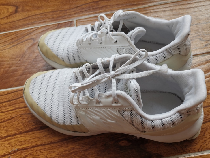 阿迪白色运动鞋，夏季款，专柜正品，37-3...