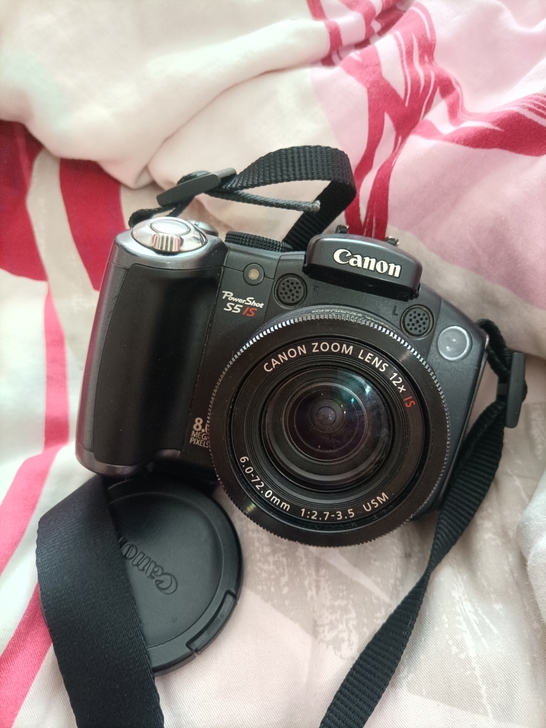 佳能s5单反相机 ,前几天淘回来滴,新鲜感...