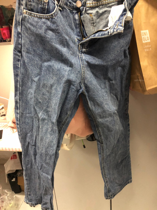 出一个牛仔裤和一个牛仔半身裙(全新的!)毕...