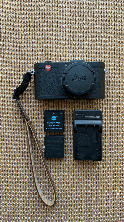 出一支二手徕卡LEICA X2数码相机